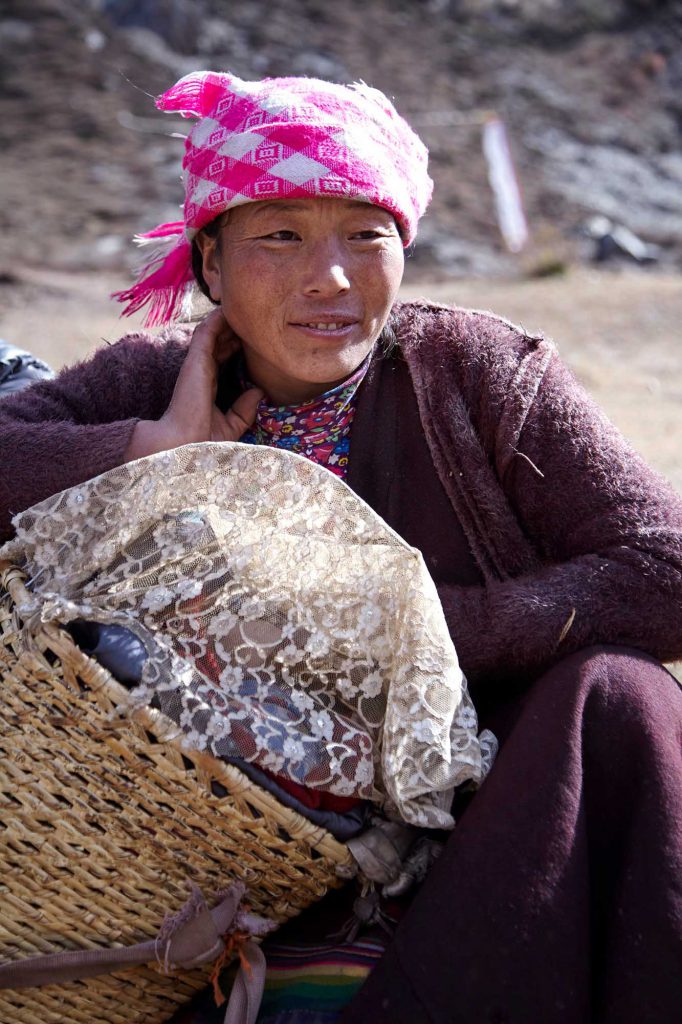 Nepal Frau Korb